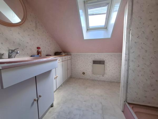 À vendre - Maison individuelle, 8 pièces située à La Bazoge (72650)