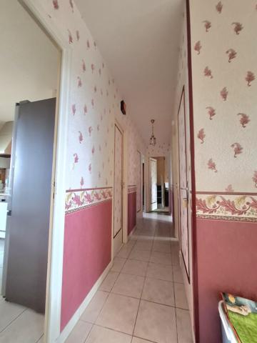 À vendre - Maison individuelle, 8 pièces située à La Bazoge (72650)