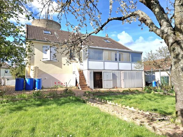 À vendre - Maison individuelle, 8 pièces située à La Bazoge (72650)