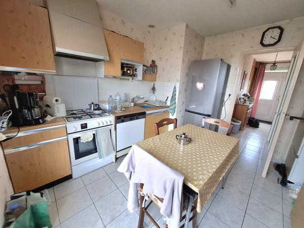 À vendre - Maison individuelle, 8 pièces située à La Bazoge (72650)