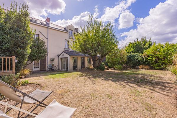 CAMILLE DESMOULINS – Maison familiale avec grand garage