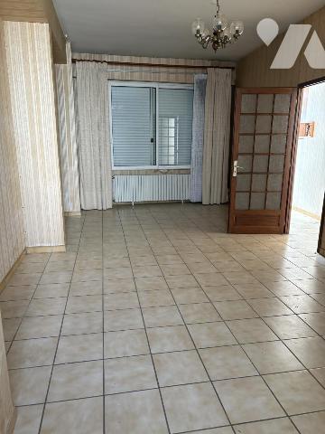 MAISON D'HABITATION EN CENTRE VILLE AVEC GARAGE ET JARDIN