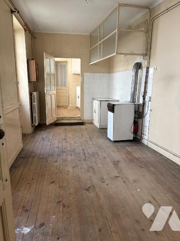 MAISON D'HABITATION EN CENTRE VILLE AVEC GARAGE ET JARDIN