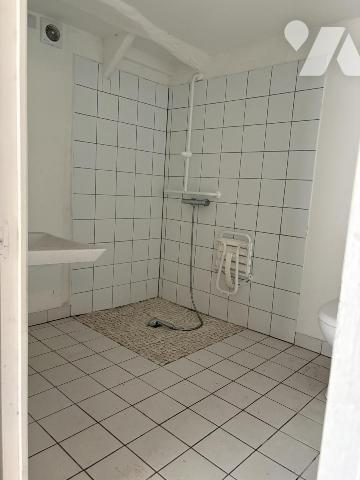 MAISON D'HABITATION EN CENTRE VILLE AVEC GARAGE ET JARDIN