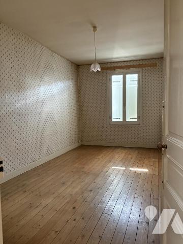 MAISON D'HABITATION EN CENTRE VILLE AVEC GARAGE ET JARDIN