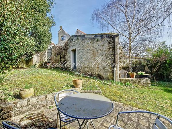 Grande maison de village avec jardin clos