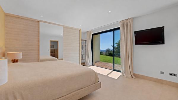 Vente Maison contemporaine Grimaud 9 Pièces 350 m²