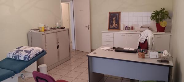 BUREAUX PROFESSIONNELS – BOURRAN – 1er ÉTAGE AVEC ASCENSEUR – Garage + Cave