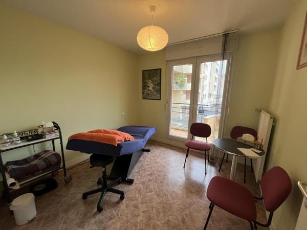 BUREAUX PROFESSIONNELS – BOURRAN – 1er ÉTAGE AVEC ASCENSEUR – Garage + Cave