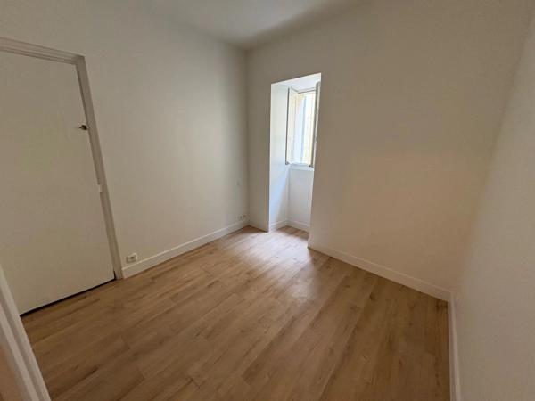 Location                                                      Appartement
                        
                     3 pièces                      48 m2                     à Houdan