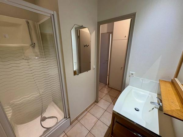 Location                                                      Appartement
                        
                     3 pièces                      48 m2                     à Houdan