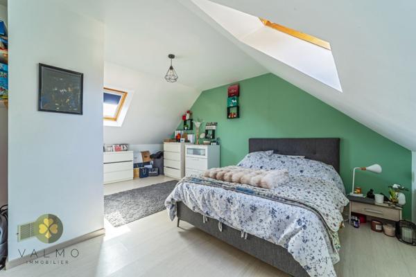 Maison
                                                                                                                                                                                                                                                                                                                        7 pièce(s)                                                                                                                                                                                                          5 chambre(s)                                                                                                                                                                                                          153  m²