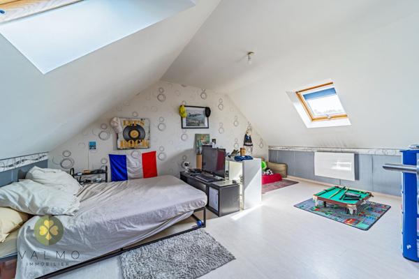 Maison
                                                                                                                                                                                                                                                                                                                        7 pièce(s)                                                                                                                                                                                                          5 chambre(s)                                                                                                                                                                                                          153  m²