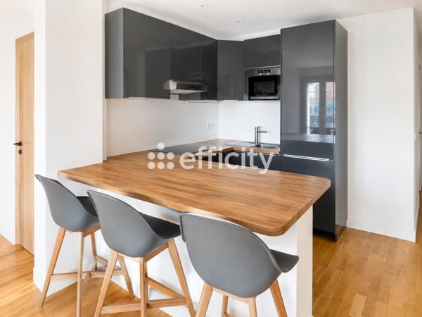 Appartement
         3 pièces
        - 56 m² 608 000 € *