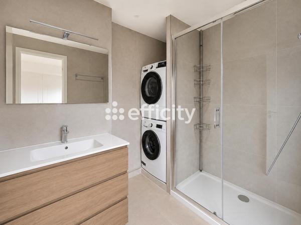 Appartement
         3 pièces
        - 56 m² 608 000 € *