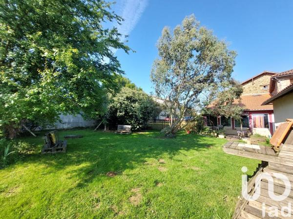 Ferme 8 pièces de 195 m² à Saint-Laurent-sur-Gorre (87310)