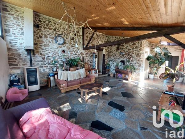 Ferme 8 pièces de 195 m² à Saint-Laurent-sur-Gorre (87310)