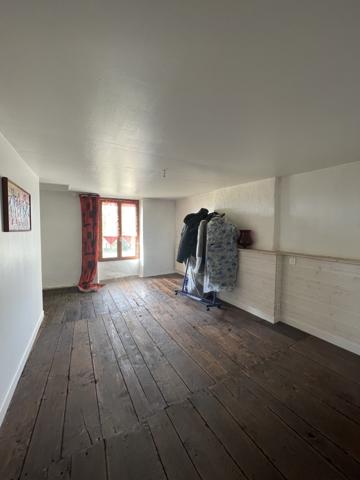 Maison
         6 pièces
        - 180 m² 145 000 € *