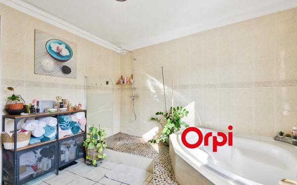 Appartement à vendre    5 pièces • 144 m2 Pierre-Bénite