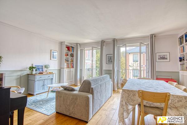 Versailles Ermitage Appartement 4 pièces 97 m² carrez situé au 1er étage avec ascenseur, balcon, cave et parking €848 000 ** - Référence 26653