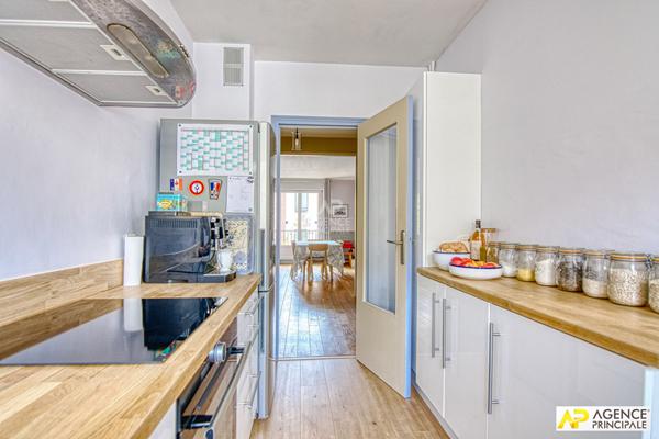 Versailles Ermitage Appartement 4 pièces 97 m² carrez situé au 1er étage avec ascenseur, balcon, cave et parking €848 000 ** - Référence 26653