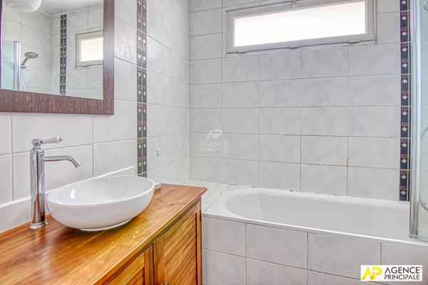 Versailles Ermitage Appartement 4 pièces 97 m² carrez situé au 1er étage avec ascenseur, balcon, cave et parking €848 000 ** - Référence 26653