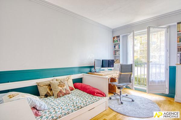 Versailles Ermitage Appartement 4 pièces 97 m² carrez situé au 1er étage avec ascenseur, balcon, cave et parking €848 000 ** - Référence 26653