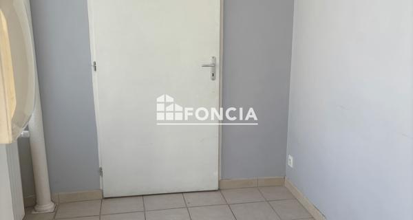 Location Local commercial 2 pièces 35 m² - Château-landon 77570