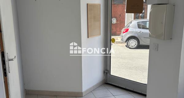 Location Local commercial 2 pièces 35 m² - Château-landon 77570