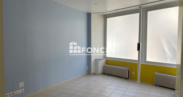 Location Local commercial 2 pièces 35 m² - Château-landon 77570