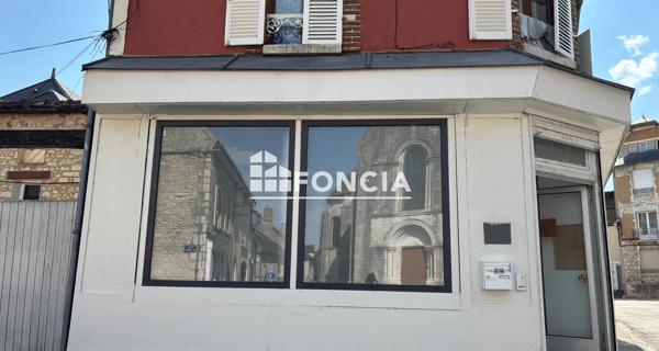 Location Local commercial 2 pièces 35 m² - Château-landon 77570