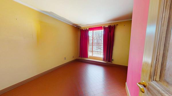 Une Adresse de Préstige et un bien unique s'offre à vous.