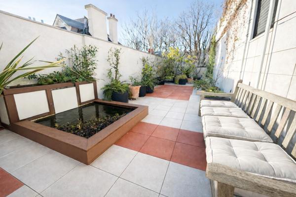 Une Adresse de Préstige et un bien unique s'offre à vous.