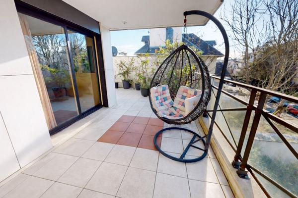 Une Adresse de Préstige et un bien unique s'offre à vous.