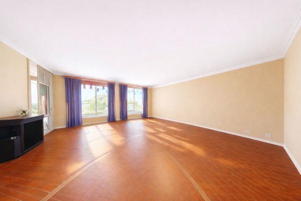 Une Adresse de Préstige et un bien unique s'offre à vous.