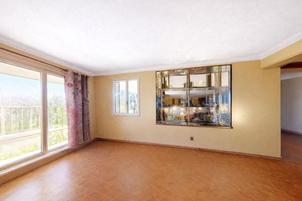 Une Adresse de Préstige et un bien unique s'offre à vous.