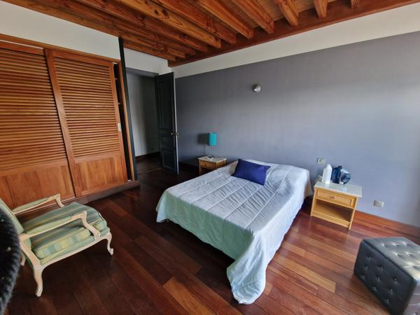 Maison
                                                                                                                                                                                                                                                                                                                        6 pièce(s)                                                                                                                                                                                                          4 chambre(s)                                                                                                                                                                                                          265  m²