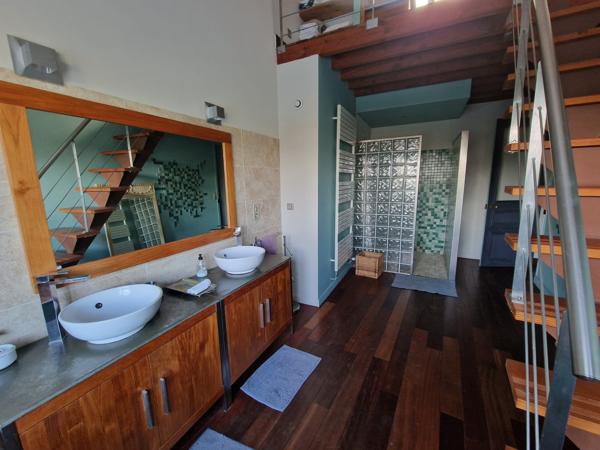 Maison
                                                                                                                                                                                                                                                                                                                        6 pièce(s)                                                                                                                                                                                                          4 chambre(s)                                                                                                                                                                                                          265  m²