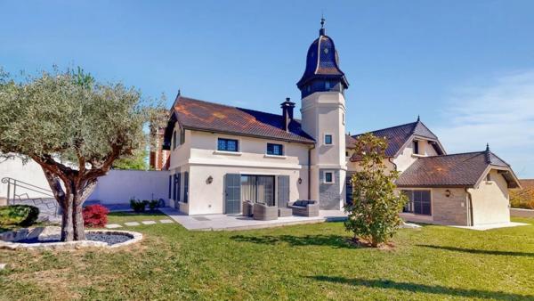 VERNAISON - Maison de 190 m² - 4 chambres - terrain plat et piscinable de 752 m² avec spa