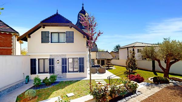 VERNAISON - Maison de 190 m² - 4 chambres - terrain plat et piscinable de 752 m² avec spa