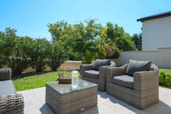 VERNAISON - Maison de 190 m² - 4 chambres - terrain plat et piscinable de 752 m² avec spa