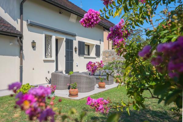 VERNAISON - Maison de 190 m² - 4 chambres - terrain plat et piscinable de 752 m² avec spa