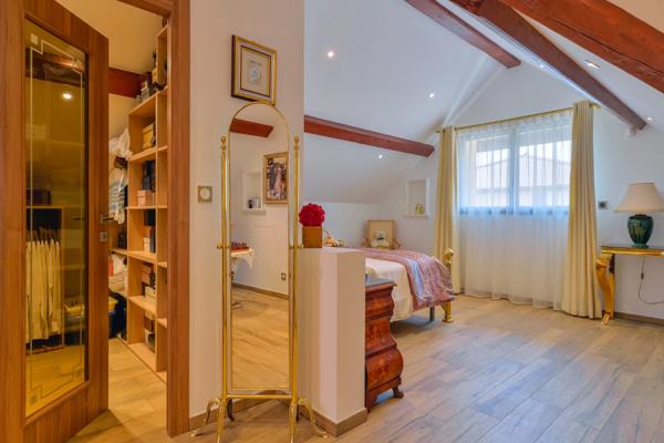 VERNAISON - Maison de 190 m² - 4 chambres - terrain plat et piscinable de 752 m² avec spa