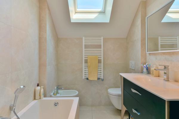 VERNAISON - Maison de 190 m² - 4 chambres - terrain plat et piscinable de 752 m² avec spa
