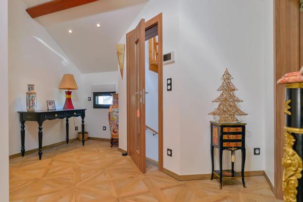 VERNAISON - Maison de 190 m² - 4 chambres - terrain plat et piscinable de 752 m² avec spa