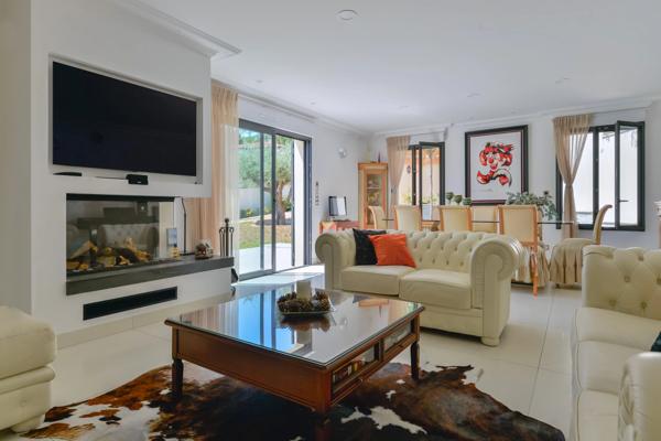 VERNAISON - Maison de 190 m² - 4 chambres - terrain plat et piscinable de 752 m² avec spa