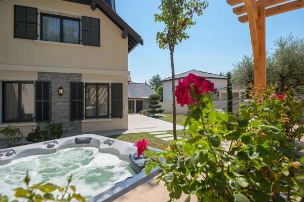 VERNAISON - Maison de 190 m² - 4 chambres - terrain plat et piscinable de 752 m² avec spa
