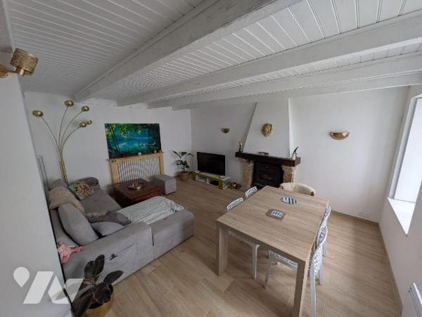 Quimperlé, au c?ur du quartier historique, le calme d'une impasse, maison de ville rénovée avec...