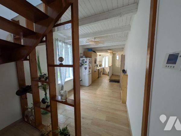 Quimperlé, au c?ur du quartier historique, le calme d'une impasse, maison de ville rénovée avec...