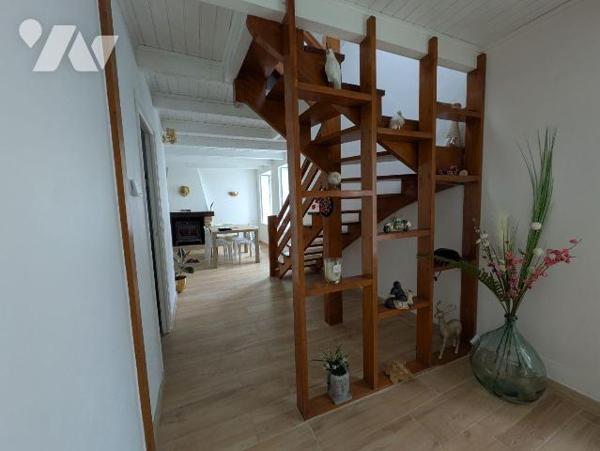 Quimperlé, au c?ur du quartier historique, le calme d'une impasse, maison de ville rénovée avec...